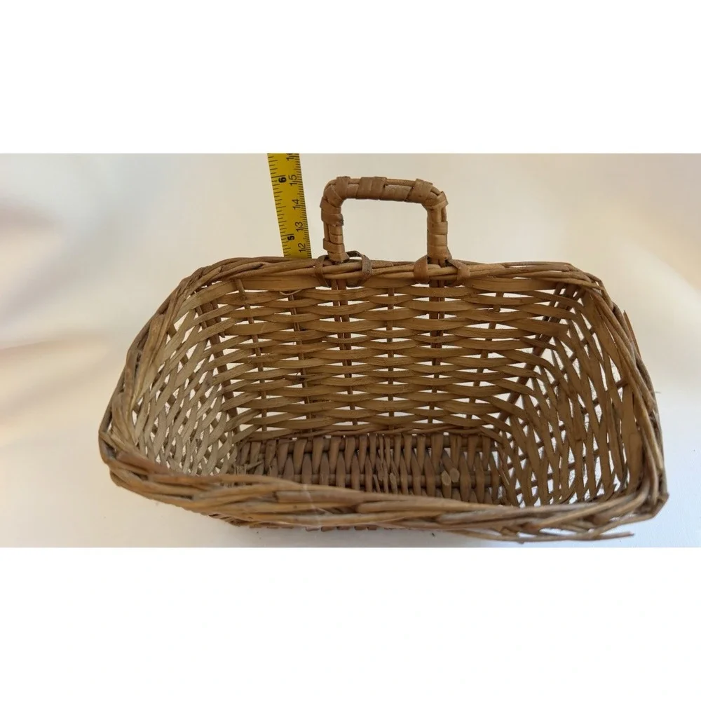 Vintage Handwoven Wicker Wall Basket Hanging Basket Rustic Farmhouse Decor